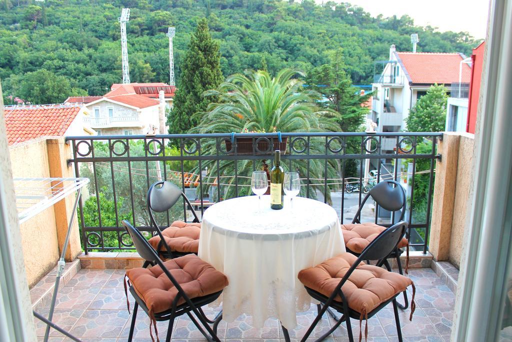 Apartments Djedovic Petrovac Ngoại thất bức ảnh